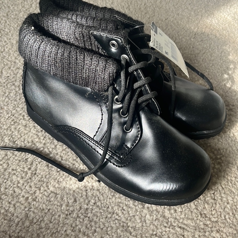 BASIC EDITIONS SIZE 5 booties